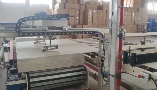 Letzte Unternehmenslösungen über Die vollautomatische Gipskartondeckenplatten-Herstellungsmaschine ist jetzt in Algerien in Betrieb.