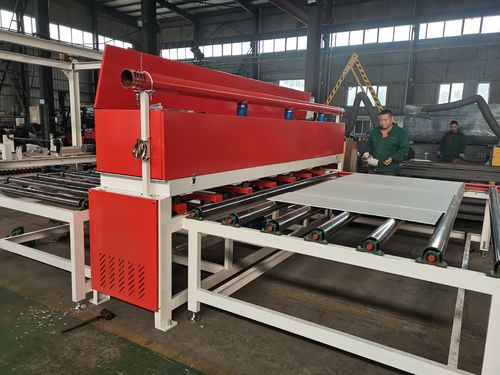 Kundenspezifische 3-Meter-Gipskarton-Schneidemaschine für russische Kunden