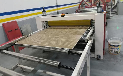 Letzte Unternehmenslösungen über Die algerische Plafondplatten-Produktionslinie (Perforation, Lamination und Sprühen) ist nun voll funktionsfähig.