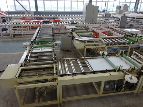 Jüngste Firmenblogs über How do laminating machines and punching machines operate?
