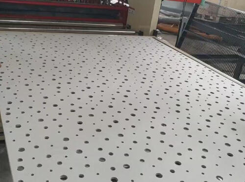 Jüngste Firmenblogs über Automatic Gypsum Board Punching Machine for Small Business | Servo Gypsum Ceiling Tile Perforating Machinery
