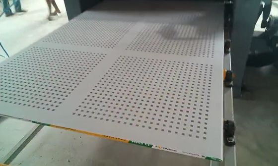 Ein guter Preis. Perforierter Gipsplatten-Drywall-Deckenmaschine Gips-Falsche Decken-Punktmaschine für kleine Unternehmen Online