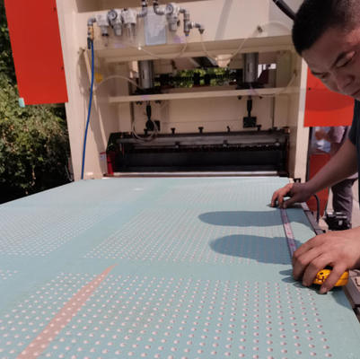 Ein guter Preis. Vollautomatische Lochplattenmaschine / Blechperforiermaschine Online