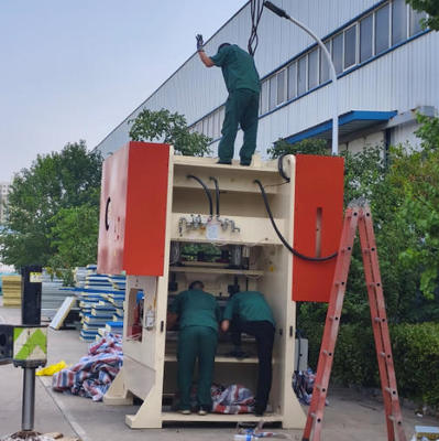 Ein guter Preis. Perforationsmaschine von Gipsbrett 100 Tonnen Boxenpresse Online