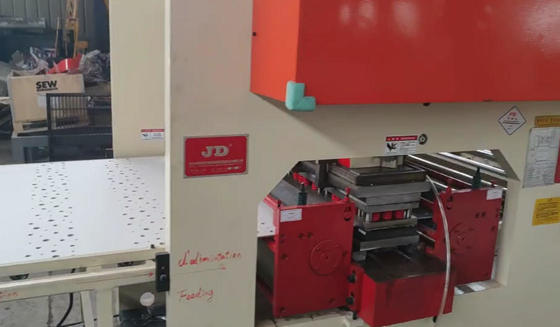 Ein guter Preis. Einfach zu bedienende Fliesenhydraulikpressmaschine MDF -Brettblech -Board -Board -Board -Maschine Online