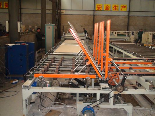 Ein guter Preis. Weiterentwickelte Technologie Doppelseitige Gipsplatte PVC und Aluminiumfolie Laminationsmaschine Online