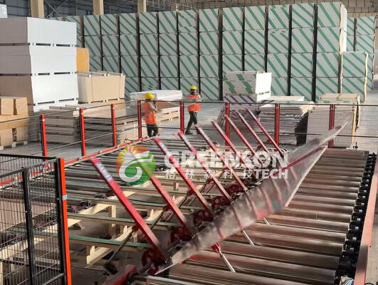 Ein guter Preis. Maschine zur Herstellung von PVC-Laminationsfaser-Zementplatten mit effektiver Lamination von 1300 mm, PLC-System und Produktionskapazität von 2-6 Millionen Quadratmetern pro Jahr Online