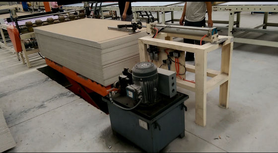Ein guter Preis. Professionelle automatische Platten-Zufuhr für lamellierende Maschine Fasergipsplatte PVCs Online