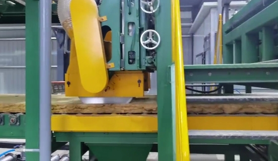 Maschine zum Schneiden von Steinwolle mit Doppelmesser