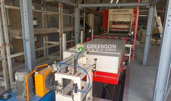 Ein guter Preis. Pvc-Film-Gipsplatten-Laminationsmaschine Laminations-Gipsplatten-Herstellungsmaschine Online