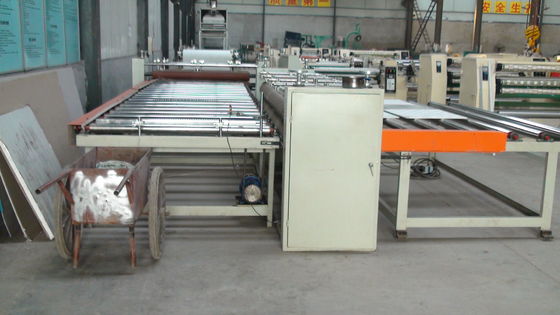 Schneidemaschine von PVC lamellierte Gips-Fasergipsplatte den Fliesen zu der Decken-2*2