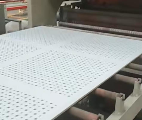 Präzisionsmaschine zur Perforation von Blechen mit 160 KG Stanzdruck für Multimaterialplatten und individuell angepasste Lochtypen