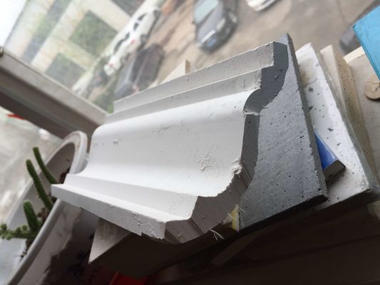 Bringen Sie das dekorative Gips-Innengesims unter, das Maschine/Gips Cornice Formteile lässt