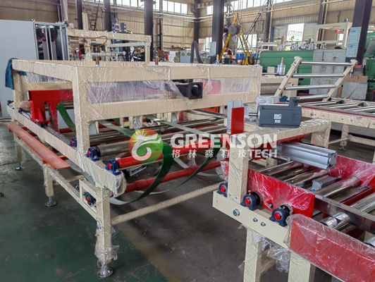 Ein guter Preis. Automatische Laminationsmaschine für PVC-Gipsplatten mit 600*600 mm Plattengröße, PLC-Steuerung und 1-Jahresgarantie Online