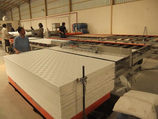 PVC-/Aluminiumfolie weniger Arbeitslaminierungs-Maschine mit hohen automatischen Eigenschaften