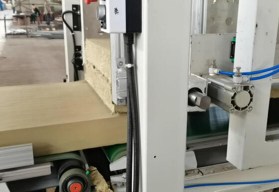 Ein guter Preis. 2,4m Automatische Basaltfaser Produktionslinie mit 60.000 TPA Kapazität und SPS-Steuerung für die Herstellung von Mineralwolleplatten Online