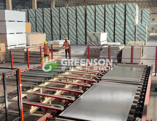 Ein guter Preis. 1300mm effektive Laminierbreite Gipskappendeckenplatten Produktionslinie mit 2-15m/min einstellbarer Geschwindigkeit und SPS-System Elektrosteuerung Online