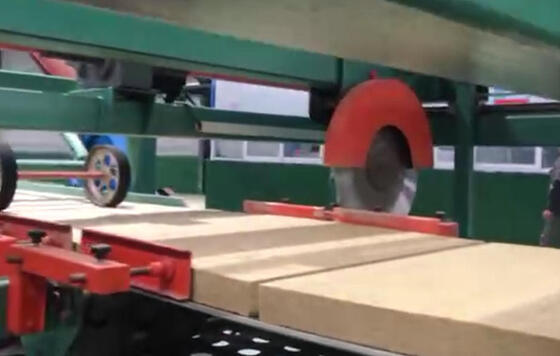 Energieeinsparende PLC-Steuerung Leichtgewicht Steinwolle Produktionslinie für Mineralwollplattenherstellung