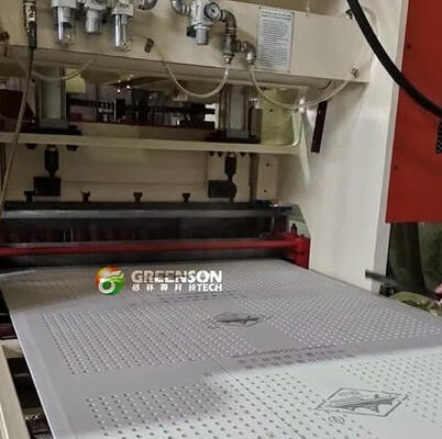 Stanzmaschine für Gipsplatten mit 160 kg Stanzdruck für 20 mm maximale Dicke und anpassbare Lochformen
