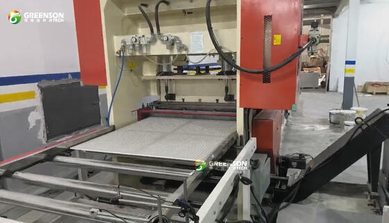Ein guter Preis. Automatische Gipskarton-Perforationsmaschine mit 11 kW Leistung und 1 Stück/Minute Kapazität für Akustikplatten Online