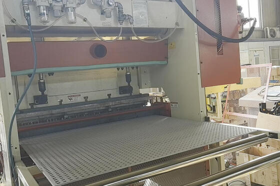 Ein guter Preis. Hydraulische Hochgeschwindigkeitsstanzmaschine mit 160 kg Stanzdruck für anpassbare Lochformen in Platten Online