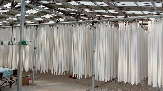 Unterschiedliches Gips-Decken-Gesims, das Maschinerie mit niedrigem Preis und weniger Arbeit verarbeitet